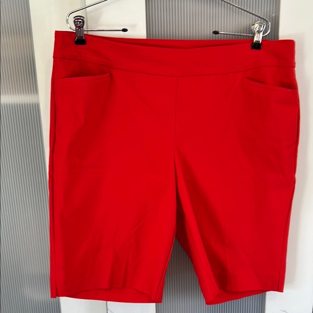 $70 Chico's Vibrant Red Women's Bermudas Shorts w/Stretch